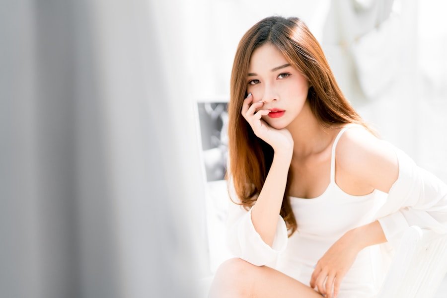 Photo "K-Pop Idol Skin Secrets: Non-Invasive Contouring and Glow"