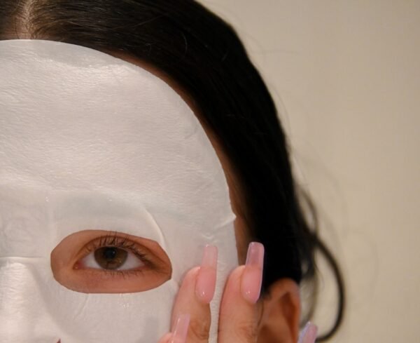 Facial Oils vs. Creams: Which is Best for Your Skin Type?